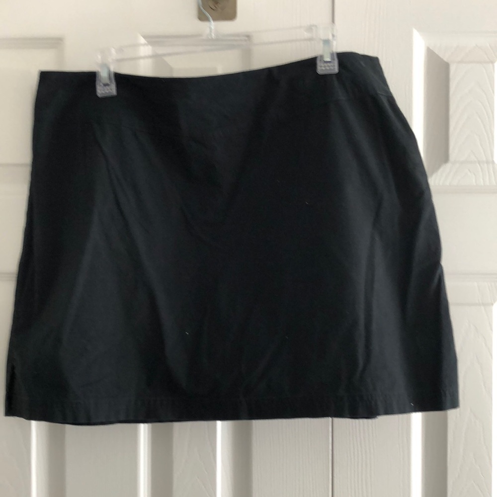 Sahalie black skort size 16